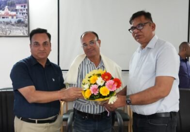 सूचना विभाग में शासकीय सेवा पूर्ण कर सेवानिवृत्त हुए सहायक निदेशक श्री ललिता प्रसाद भट्ट को दी भावभीनी विदाई