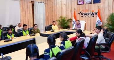 मुख्यमंत्री ने बालिकाओं के साथ प्रधानमंत्री के मन की बात के 134 वें संस्करण को सुना