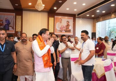 खटीमा में प्रबुद्ध वर्ग बैठक में मुख्यमंत्री ने विकसित उत्तराखंड के निर्माण में सहभागिता का किया आह्वान