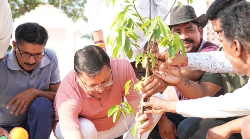 “एक पेड़ मां के नाम” अभियान के तहत पौधरोपण एवं स्वच्छता का संदेश