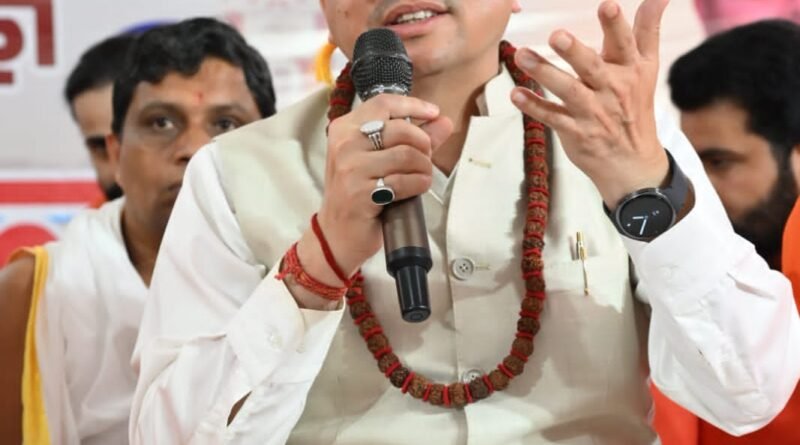 मुख्यमंत्री ने किय हरि सेवा आश्रम में आयोजित श्रीमद्भागवत कथा ज्ञान यज्ञ एवं विशाल संत सम्मेलन में प्रतिभाग