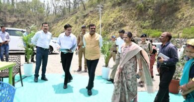 मुख्य सचिव ने किया टिहरी गढ़वाल में बजरंग सेतु एवं हिलान्स हिमालयन भोजनालय का निरीक्षण