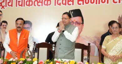 मुख्यमंत्री धामी ने डॉक्टर्स डे पर चिकित्सकों को बताया “देवभूमि के आरोग्य प्रहरी”, सेवा भावना को किया नमन