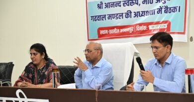 विशेष गहन पुनरीक्षण अभियान को सफल बनाने के लिए आयुक्त गढ़वाल मंडल आनन्द स्वरूप ने जनप्रतिनिधियों एवं राजनीतिक दलों के प्रतिनिधियों के साथ की बैठक 