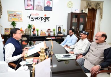 मुख्यमंत्री पुष्कर सिंह धामी से स्वास्थ्य मंत्री सुबोध उनियाल व विधायक किशोर उपाध्याय ने की भेंट