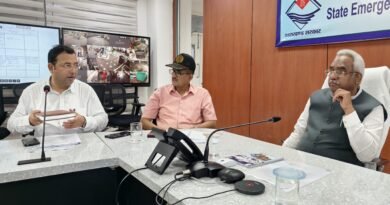 पीपलकोटी टनल हादसा: आपदा प्रबंधन मंत्री ने एसईओसी पहुंचकर राहत एवं बचाव कार्यों की समीक्षा की