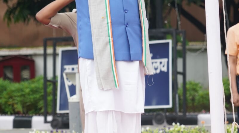 मुख्यमंत्री ने 80वें स्वतंत्रता दिवस के अवसर पर मुख्यमंत्री आवास में किया ध्वजारोहण