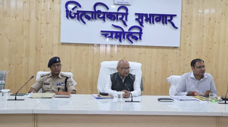 टनल रेस्क्यू में तेजी और बेहतर समन्वय पर जोर, आयुक्त ने श्रमिक हितों की भी ली जानकारी