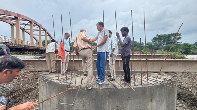 कुंभ मेला-2027 की तैयारियां तेज, निर्माणाधीन पुलों की प्रगति और गुणवत्ता का अधिकारियों ने किया स्थलीय निरीक्षण