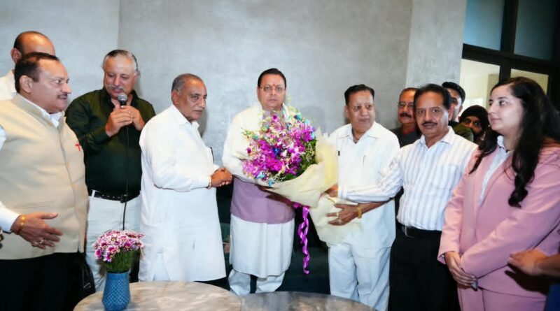 मुख्यमंत्री धामी ने देहरादून में सर्राफ मंडल की भव्य एग्जीबिशन का किया अवलोकन