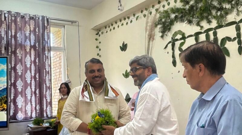 हिमालय बीमार हुआ तो हम भी स्वस्थ नहीं रह पाएंगे, हिमालय दिवस पर विशेषज्ञों ने पर्यावरण संबंधी चुनौतियों पर की चिंता