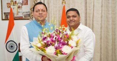 मुख्यमंत्री धामी से जिला सहकारी बैंक नैनीताल के नवनिर्वाचित अध्यक्ष ने की शिष्टाचार भेंट