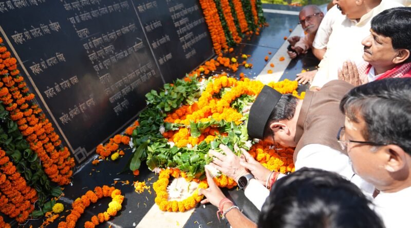 रामपुर तिराहा के अमर बलिदानियों को मुख्यमंत्री पुष्कर सिंह धामी ने दी श्रद्धांजलि